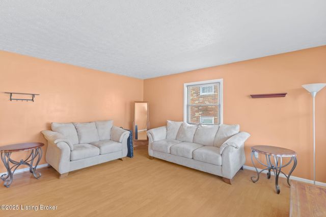 6600 Bilsim Ln, Louisville, KY 40291