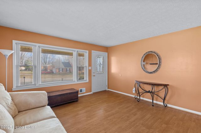 6600 Bilsim Ln, Louisville, KY 40291