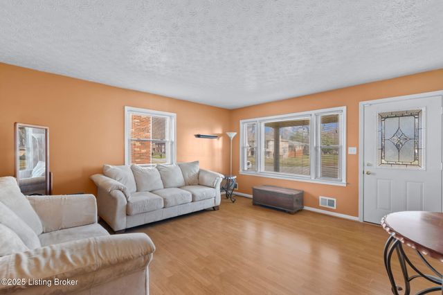 6600 Bilsim Ln, Louisville, KY 40291