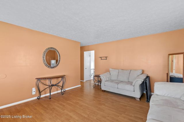 6600 Bilsim Ln, Louisville, KY 40291