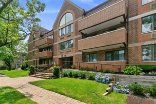 10 canterbury Road apt 2g, Great Neck, NY 11021
