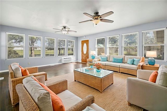 1409 S Elm Street, Ottawa, KS 66067