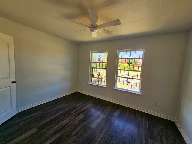 1208 E Daggett Avenue, Fort Worth, TX 76104