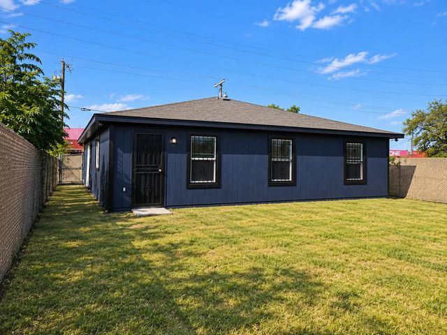 1208 E Daggett Avenue, Fort Worth, TX 76104