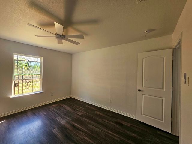 1208 E Daggett Avenue, Fort Worth, TX 76104