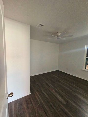 1208 E Daggett Avenue, Fort Worth, TX 76104
