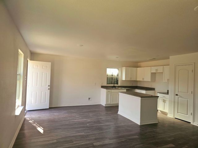 1208 E Daggett Avenue, Fort Worth, TX 76104