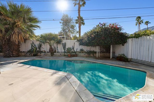 111 Canyon Rock Road, Palm Springs, CA 92264