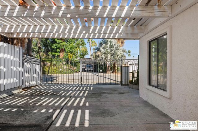 111 Canyon Rock Road, Palm Springs, CA 92264