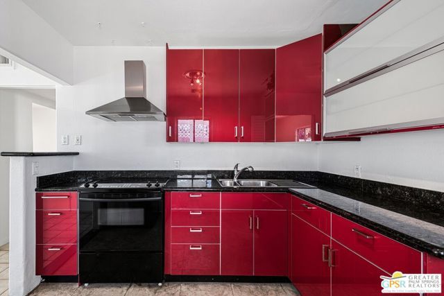 111 Canyon Rock Road, Palm Springs, CA 92264