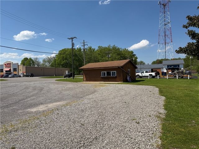 17688 Mahoning Avenue, Lake Milton, OH 44429