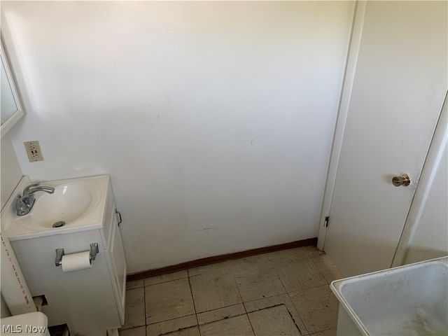 17688 Mahoning Avenue, Lake Milton, OH 44429