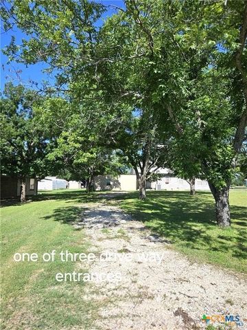 1518 Golf Course Road, Gatesville, TX 76528