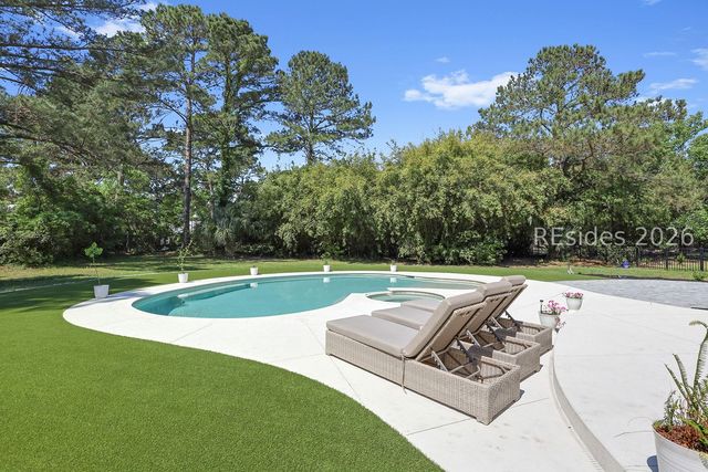 4 Hidden Lake Ct, Bluffton, SC 29910