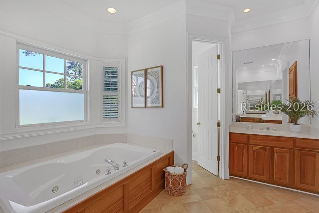 4 Hidden Lake Ct, Bluffton, SC 29910