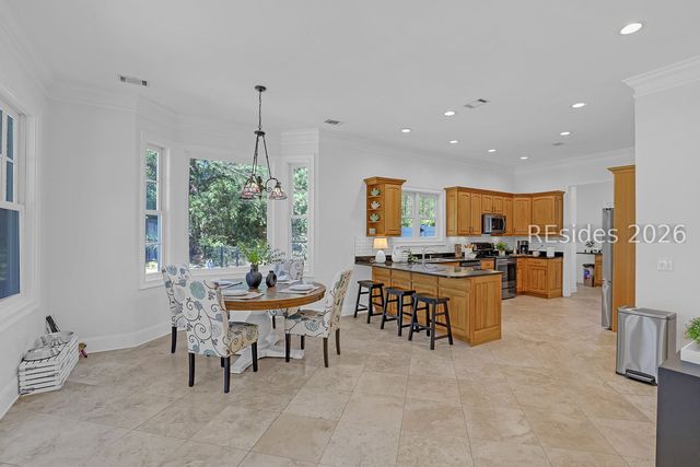 4 Hidden Lake Ct, Bluffton, SC 29910