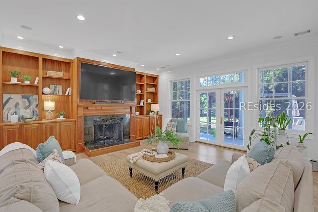 4 Hidden Lake Ct, Bluffton, SC 29910