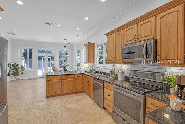 4 Hidden Lake Ct, Bluffton, SC 29910