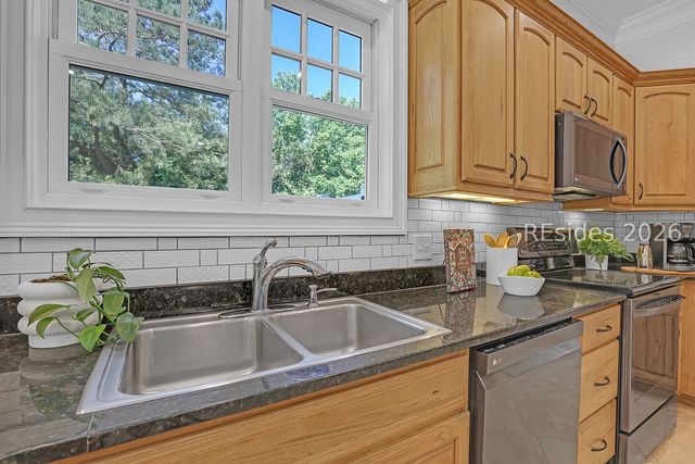 4 Hidden Lake Ct, Bluffton, SC 29910