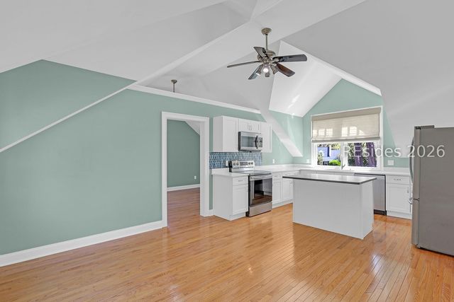 4 Hidden Lake Ct, Bluffton, SC 29910