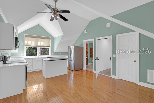 4 Hidden Lake Ct, Bluffton, SC 29910
