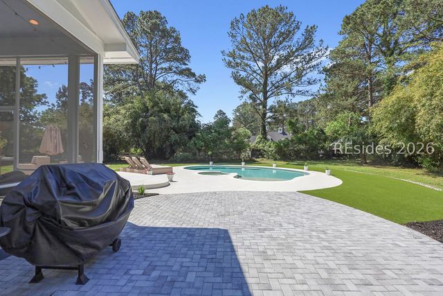 4 Hidden Lake Ct, Bluffton, SC 29910
