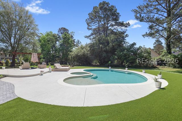 4 Hidden Lake Ct, Bluffton, SC 29910