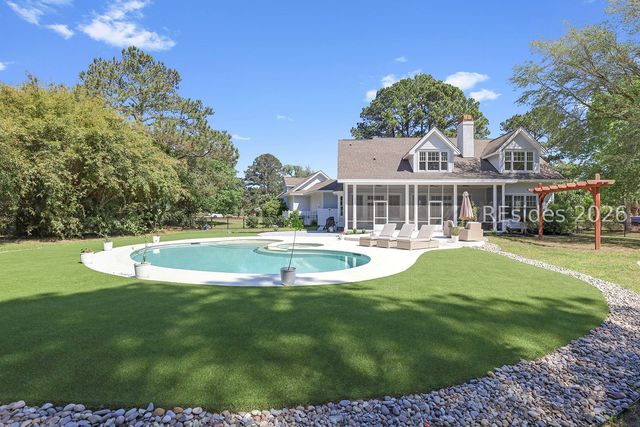 4 Hidden Lake Ct, Bluffton, SC 29910