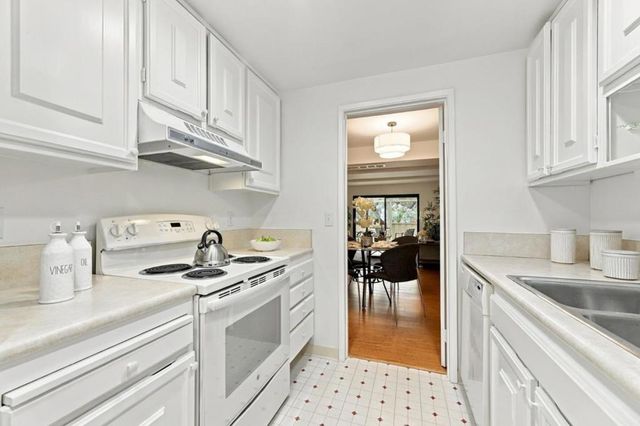 5488 Cribari Green, San Jose, CA 95135
