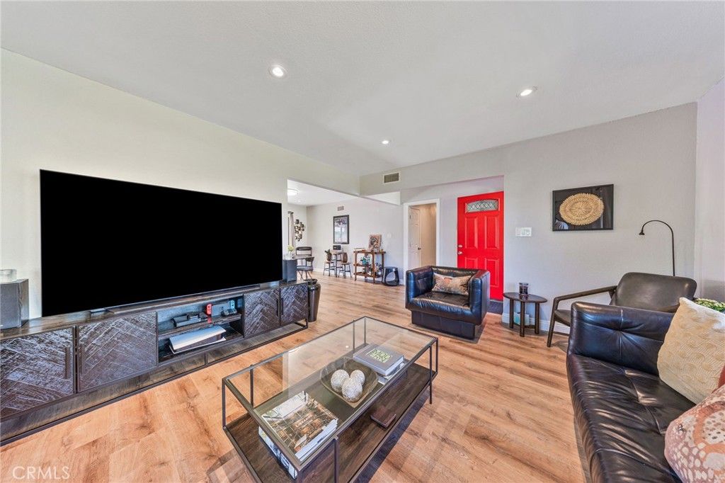 Image 5 of property listing at 19103 Galway, Carson, CA 90746