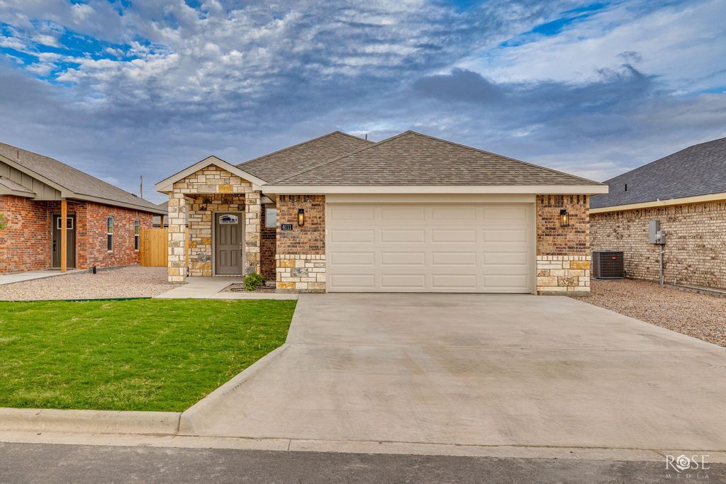 Image 2 of property listing at 3025 Walnut Hill Drive, San Angelo, TX 76904