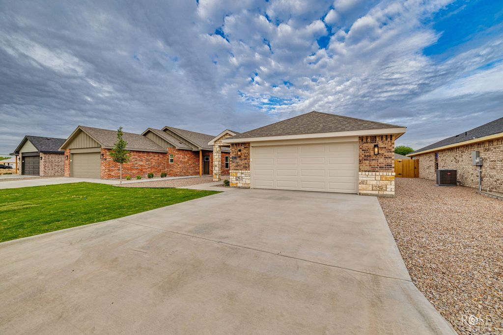 Image 3 of property listing at 3025 Walnut Hill Drive, San Angelo, TX 76904