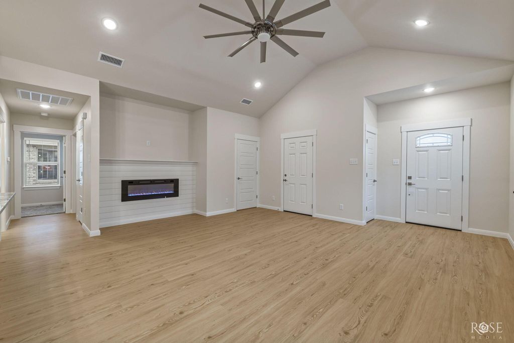 Image 6 of property listing at 3025 Walnut Hill Drive, San Angelo, TX 76904