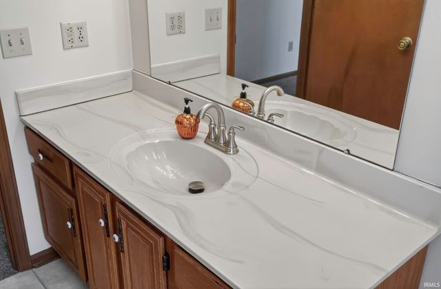 7815 Sunderland Drive, Fort Wayne, IN 46835