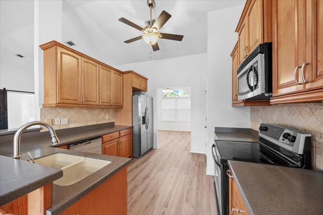 9655 Parker Lake Circle, Navarre, FL 32566