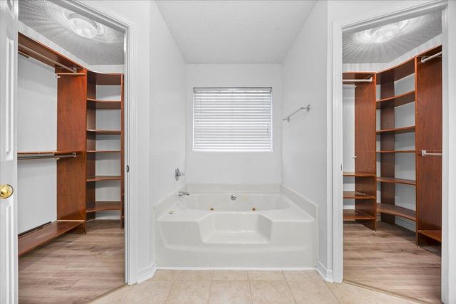 9655 Parker Lake Circle, Navarre, FL 32566