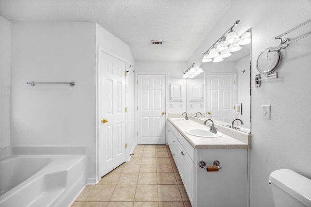 9655 Parker Lake Circle, Navarre, FL 32566