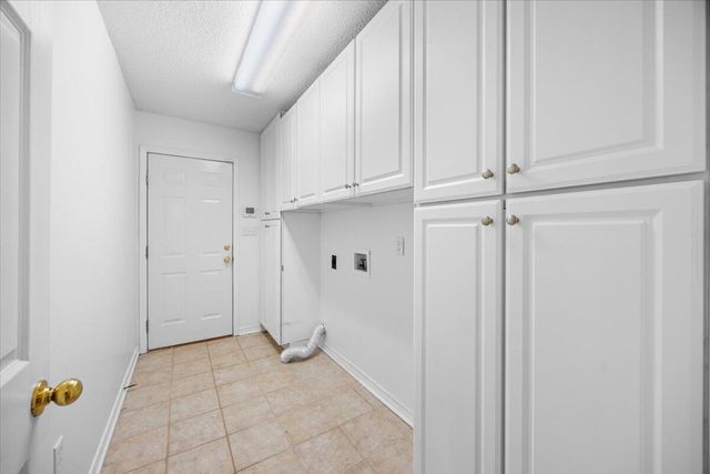 9655 Parker Lake Circle, Navarre, FL 32566