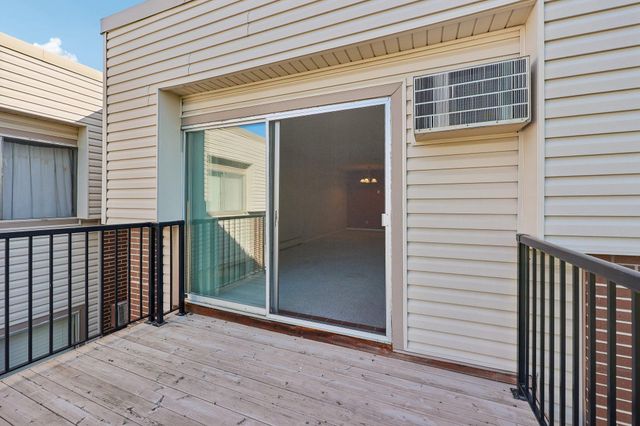 2800 Hillsboro Avenue N 315, New Hope, MN 55427