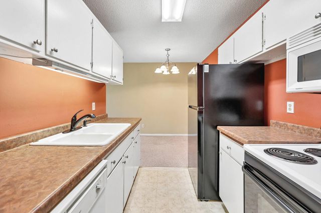 2800 Hillsboro Avenue N 315, New Hope, MN 55427