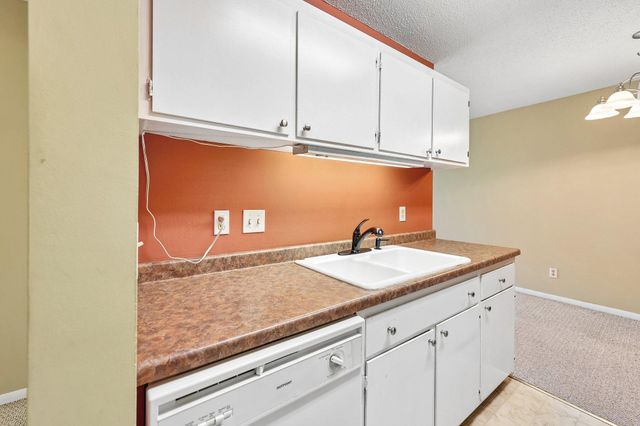 2800 Hillsboro Avenue N 315, New Hope, MN 55427