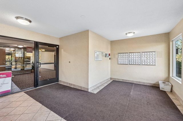 2800 Hillsboro Avenue N 315, New Hope, MN 55427