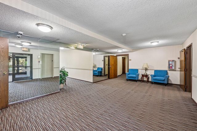 2800 Hillsboro Avenue N 315, New Hope, MN 55427