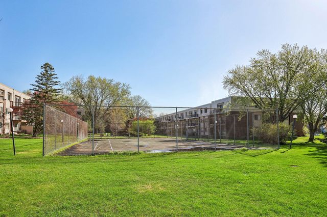2800 Hillsboro Avenue N 315, New Hope, MN 55427