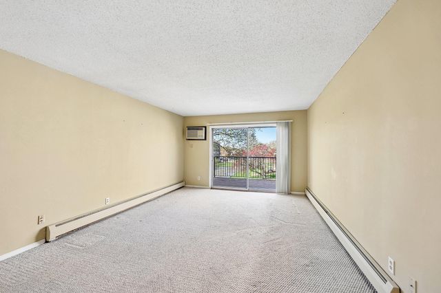 2800 Hillsboro Avenue N 315, New Hope, MN 55427