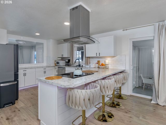 2201 N MENZIES Dr, Portland, OR 97217