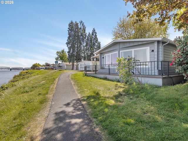 2201 N MENZIES Dr, Portland, OR 97217