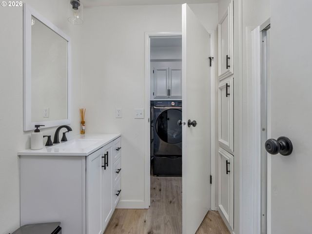 2201 N MENZIES Dr, Portland, OR 97217