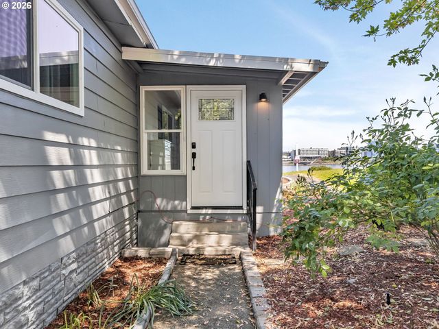 2201 N MENZIES Dr, Portland, OR 97217