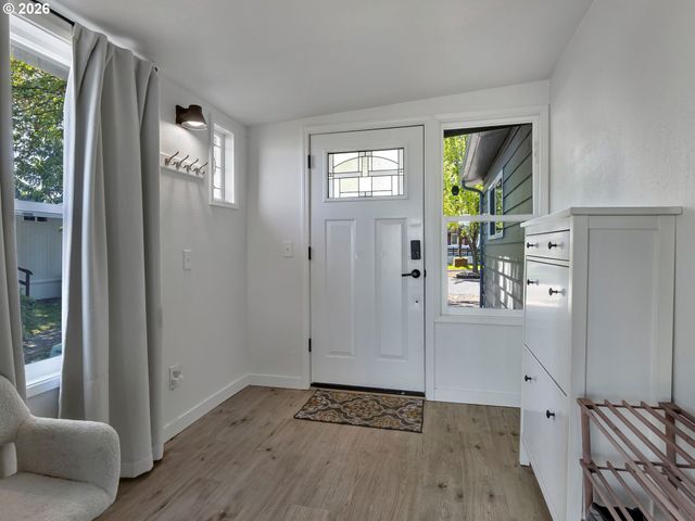 2201 N MENZIES Dr, Portland, OR 97217